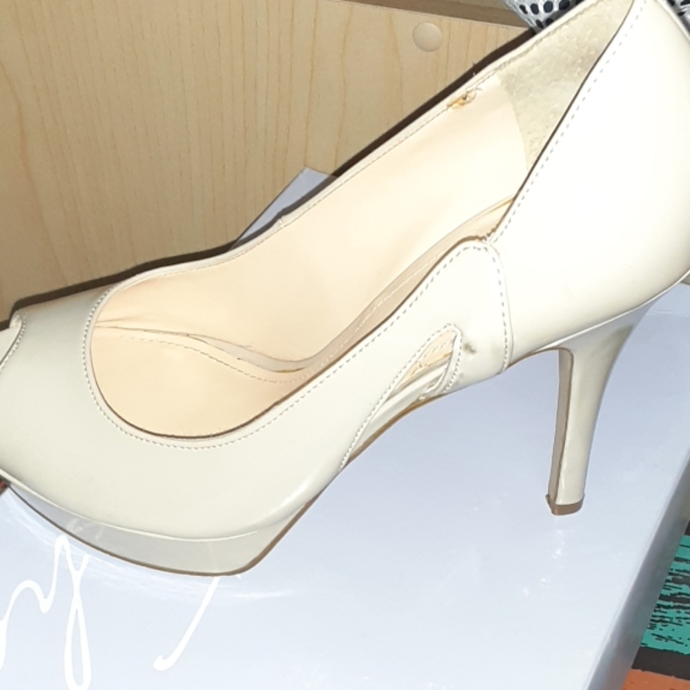 Shoe - Picture 1 of 3